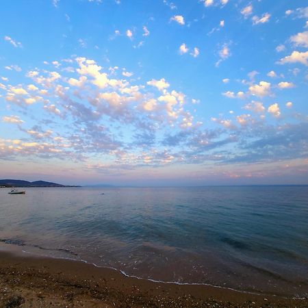 Pine Beach Holiday Home 2 Bedrooms 50 Meters To The Beach Kalyves Polygyrou Exteriör bild